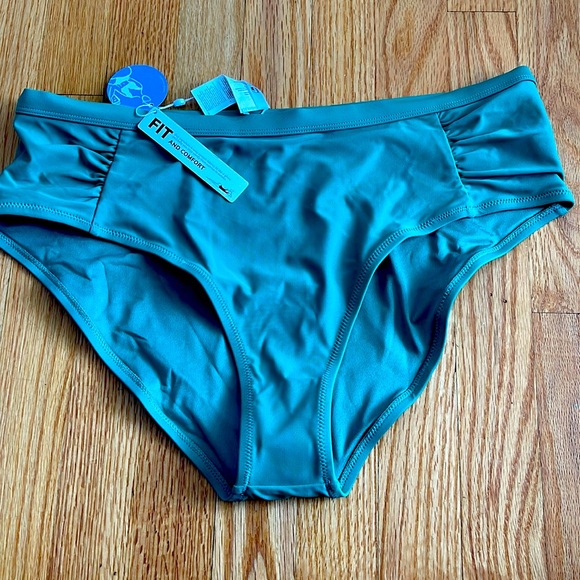 Bikini - Picture 2 of 5